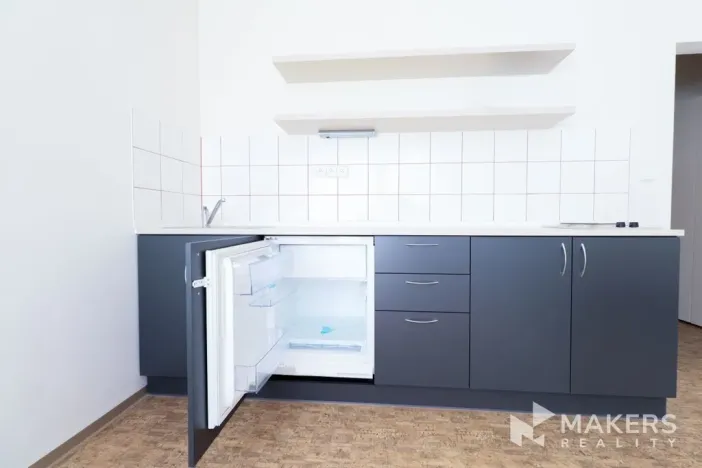 Pronájem bytu 1+kk, Praha - Smíchov, Křížová, 27 m2