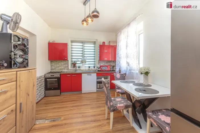 Prodej rodinného domu, Králův Dvůr, 5. května, 360 m2
