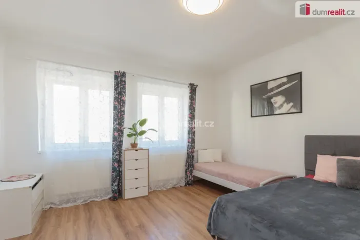 Prodej rodinného domu, Králův Dvůr, 5. května, 360 m2