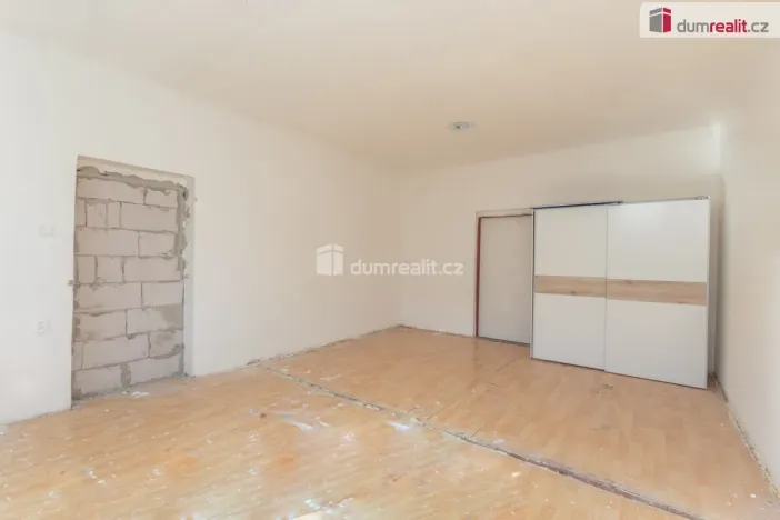 Prodej rodinného domu, Králův Dvůr, 5. května, 360 m2