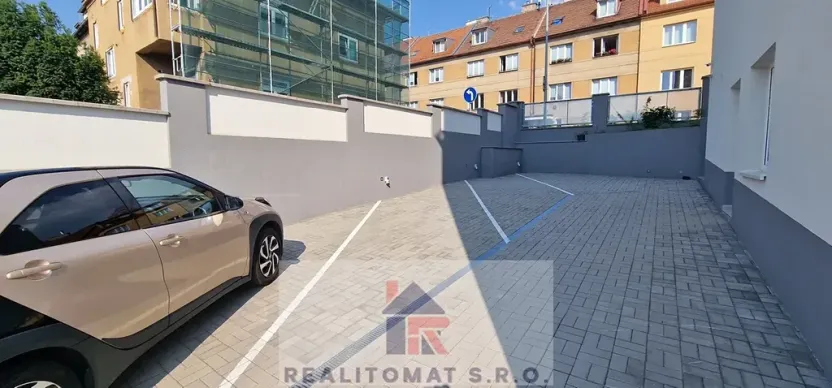 Prodej garáže, Praha - Motol, Podhorská, 15 m2