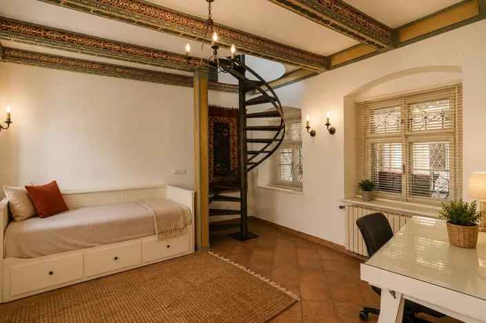 Pronájem bytu 3+1, Praha - Malá Strana, Všehrdova, 80 m2