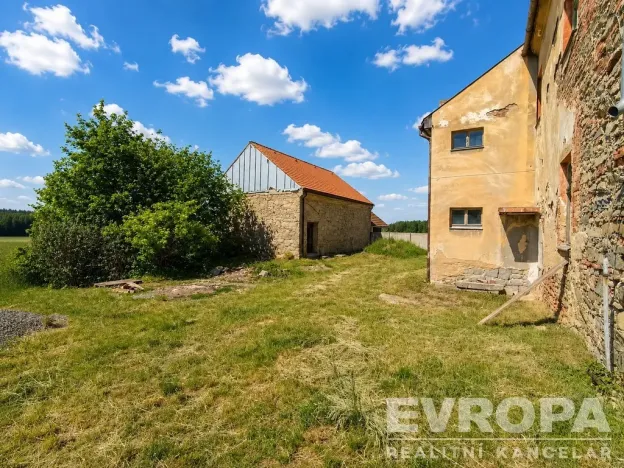 Prodej komerční nemovitosti, Uzeničky - Černívsko, 631 m2