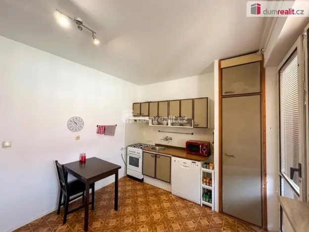 Prodej bytu 3+1, Valtice, nám. Svobody, 72 m2