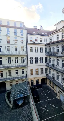 Pronájem garážového stání, Praha, Václavské náměstí, 12 m2