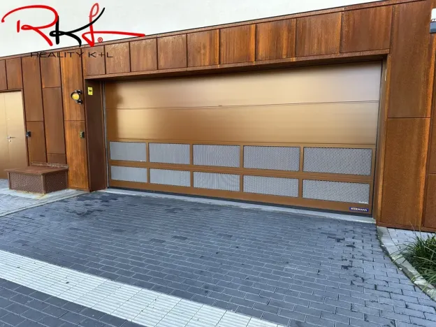 Pronájem garážového stání, Praha, Kardausova, 17 m2