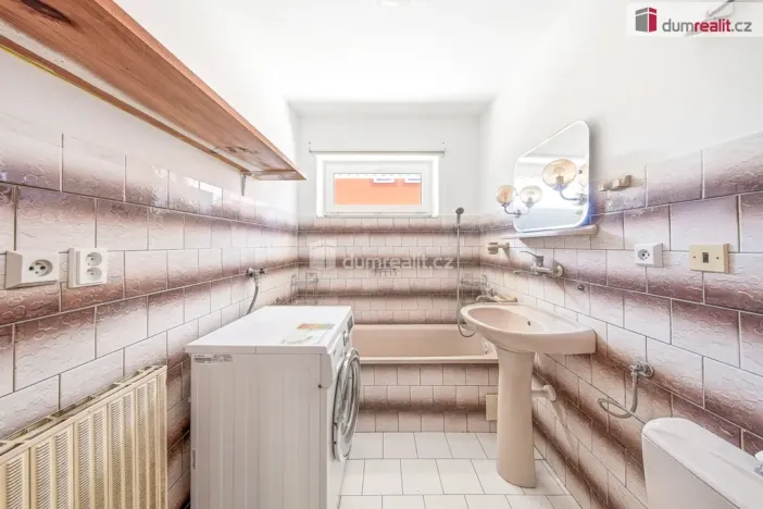 Prodej rodinného domu, Karlovice, 220 m2