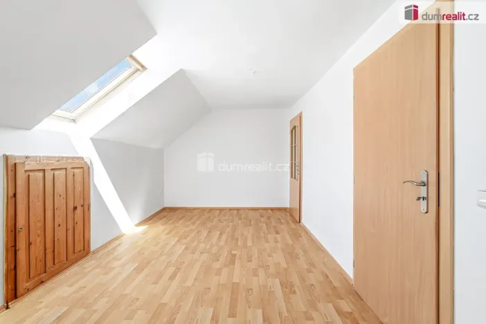 Prodej rodinného domu, Karlovice, 220 m2