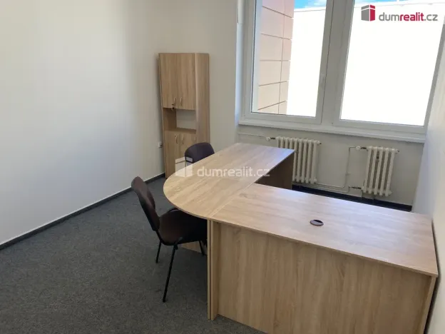 Pronájem obchodního prostoru, Břeclav, náměstí T. G. Masaryka, 15 m2