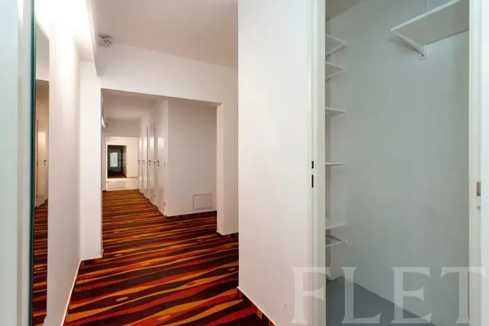 Pronájem bytu 2+kk, Praha - Karlín, Molákova, 42 m2