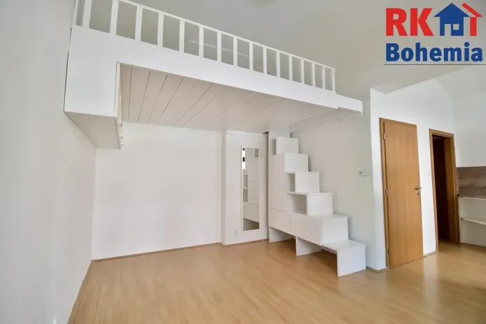 Pronájem bytu 1+kk, Praha - Břevnov, Na Petynce, 29 m2