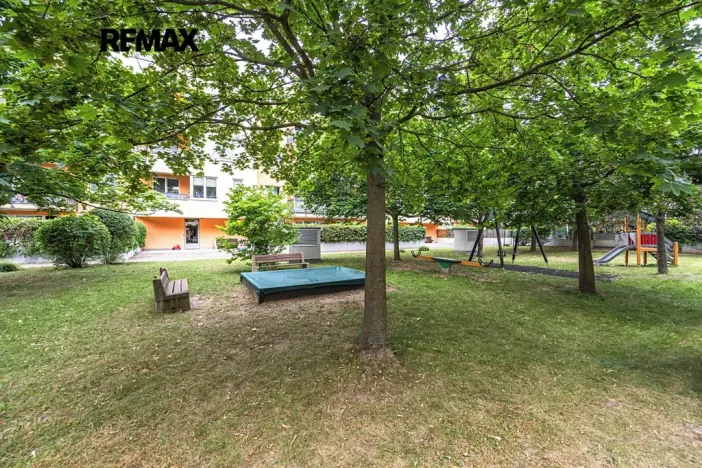 Prodej bytu 2+kk, Praha - Hlubočepy, Kováříkova, 37222 m2