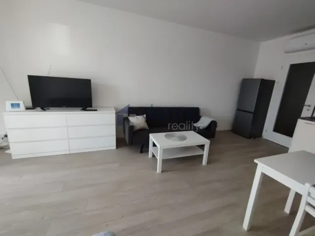 Pronájem bytu 1+kk, Praha, Bukačova, 36 m2