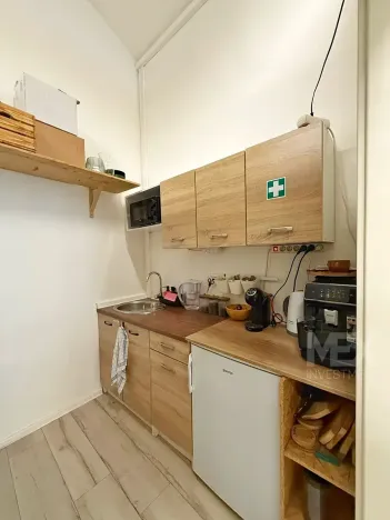 Prodej obchodního prostoru, Praha - Žižkov, Husitská, 89 m2