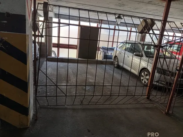 Pronájem garážového stání, Praha, Lovosická, 18 m2