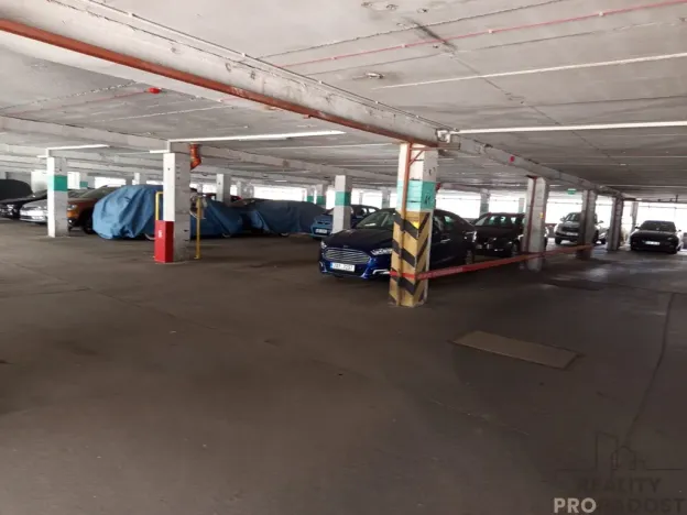 Pronájem garážového stání, Praha, Lovosická, 18 m2