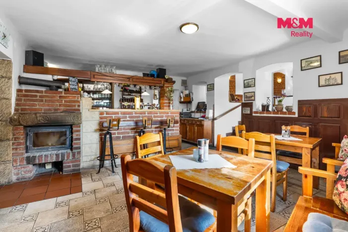 Prodej restaurace, Lomnice nad Popelkou, Poděbradova, 600 m2