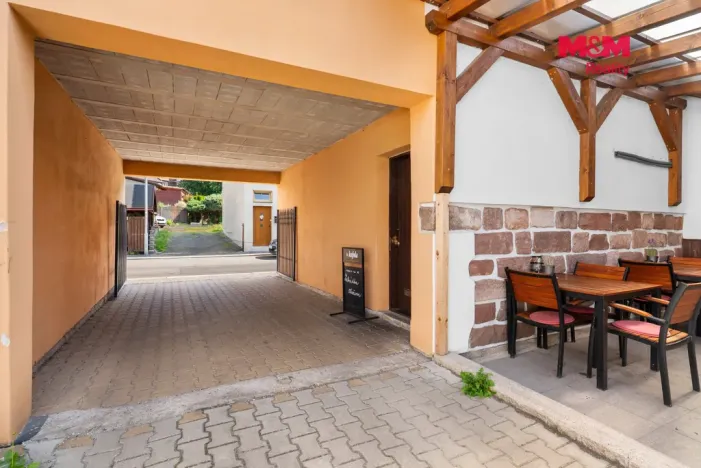 Prodej restaurace, Lomnice nad Popelkou, Poděbradova, 600 m2