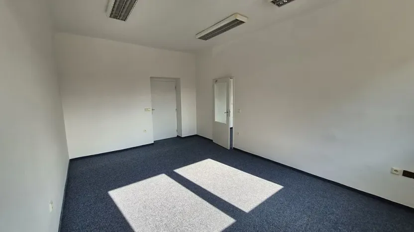 Pronájem kanceláře, Praha - Nusle, V Občanském domově, 37 m2