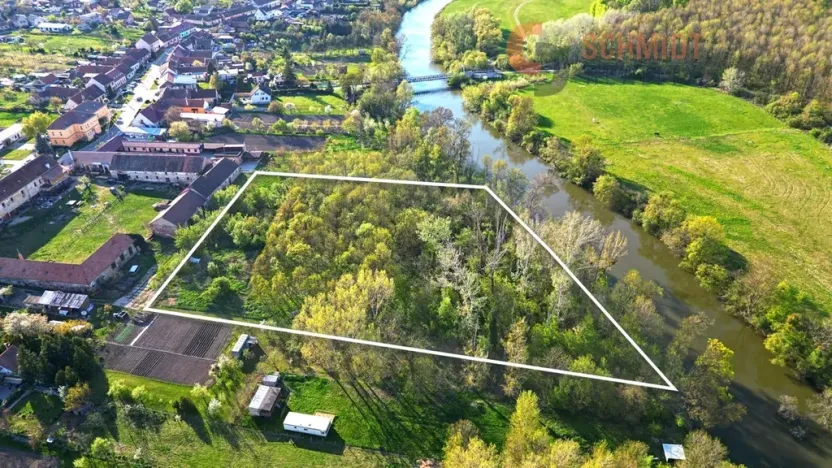 Prodej komerčního pozemku, Bulhary, 12736 m2