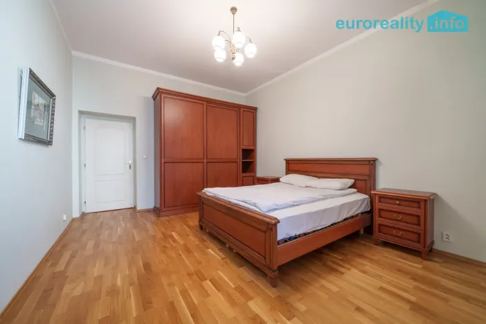 Prodej bytu 2+1, Karlovy Vary, Koptova, 80 m2