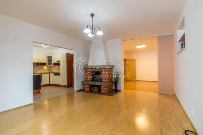 Prodej bytu 4+kk, Dolní Břežany, 135 m2