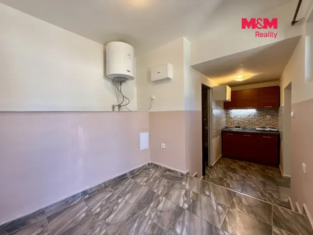 Pronájem bytu 1+kk, Kladno - Kročehlavy, Kozinova, 22 m2