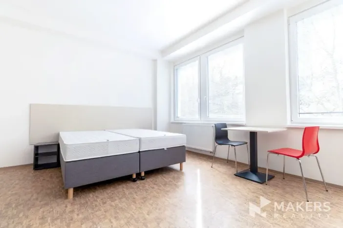 Pronájem bytu 1+kk, Praha - Smíchov, Křížová, 35 m2