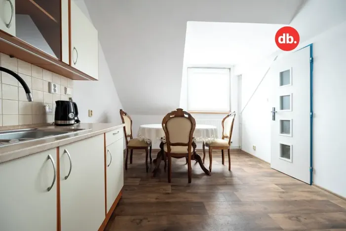 Pronájem bytu 1+1, Karlovy Vary, Jabloňová, 45 m2