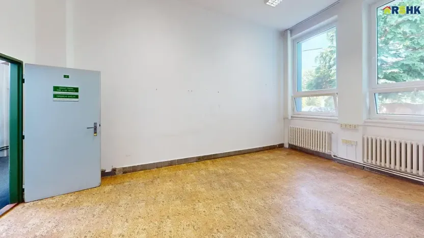 Pronájem kanceláře, Hradec Králové, Akademika Bedrny, 110 m2