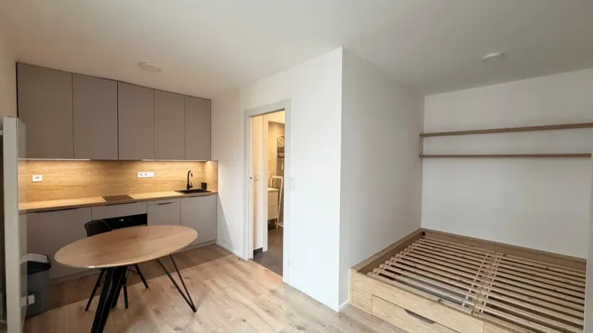 Pronájem bytu 1+kk, Praha - Strašnice, Strančická, 33 m2