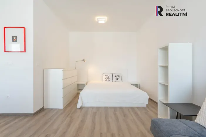 Pronájem bytu 1+kk, Zlín, Lorencova, 42 m2