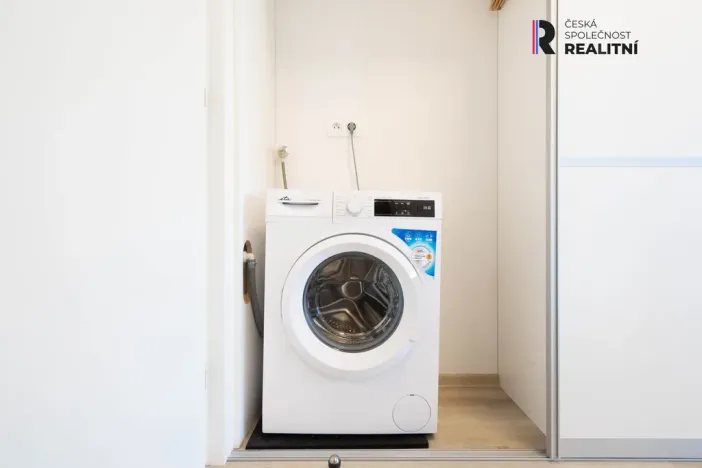 Pronájem bytu 1+kk, Zlín, Lorencova, 42 m2