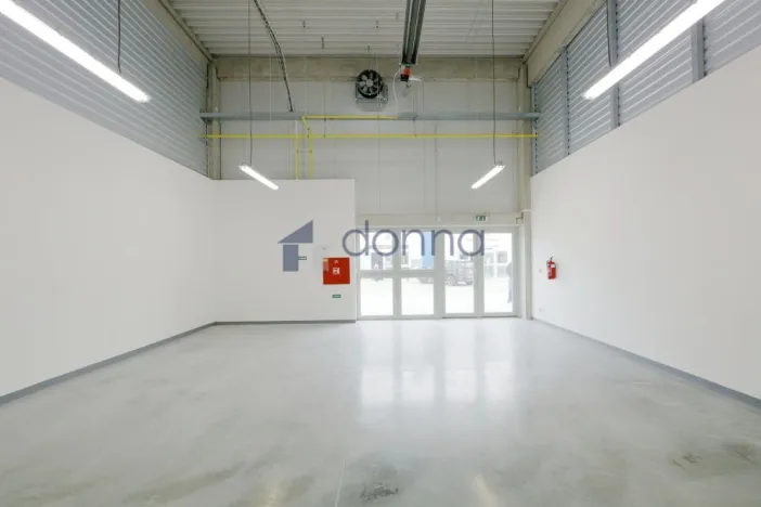 Pronájem skladu, Praha, Tiskařská, 205 m2