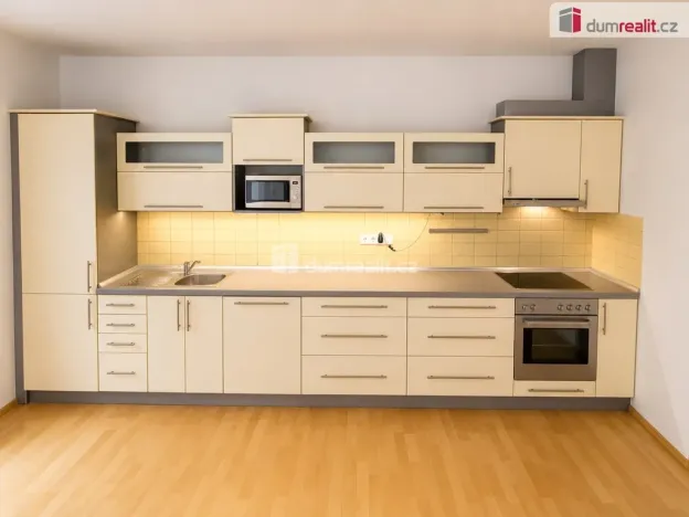 Pronájem bytu 2+kk, Praha - Žižkov, Jeseniova, 84 m2