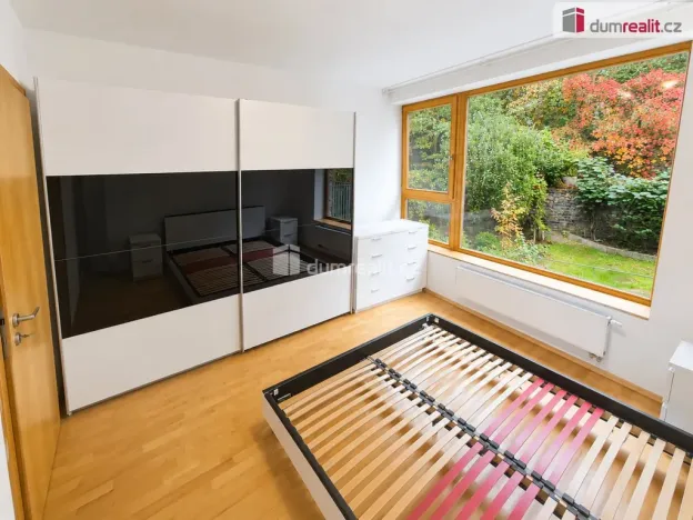 Pronájem bytu 2+kk, Praha - Žižkov, Jeseniova, 84 m2