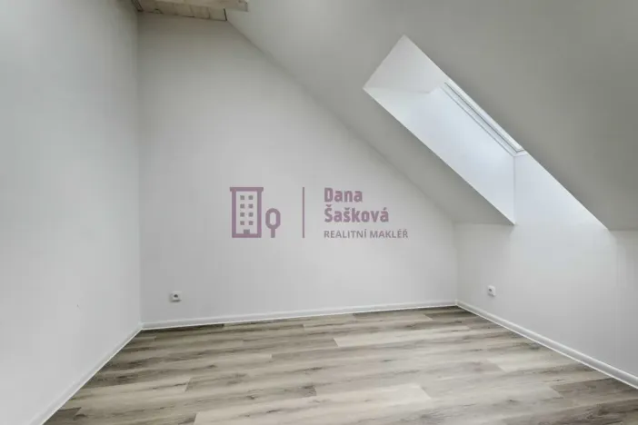 Pronájem bytu 2+kk, Jindřichův Hradec - Jindřichův Hradec I, nám. Míru, 49 m2