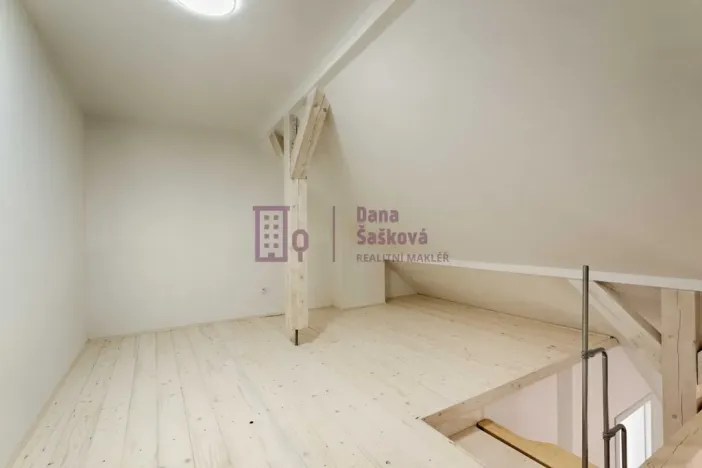Pronájem bytu 2+kk, Jindřichův Hradec - Jindřichův Hradec I, nám. Míru, 49 m2