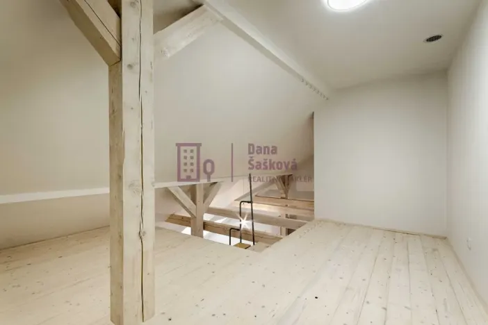 Pronájem bytu 2+kk, Jindřichův Hradec - Jindřichův Hradec I, nám. Míru, 49 m2