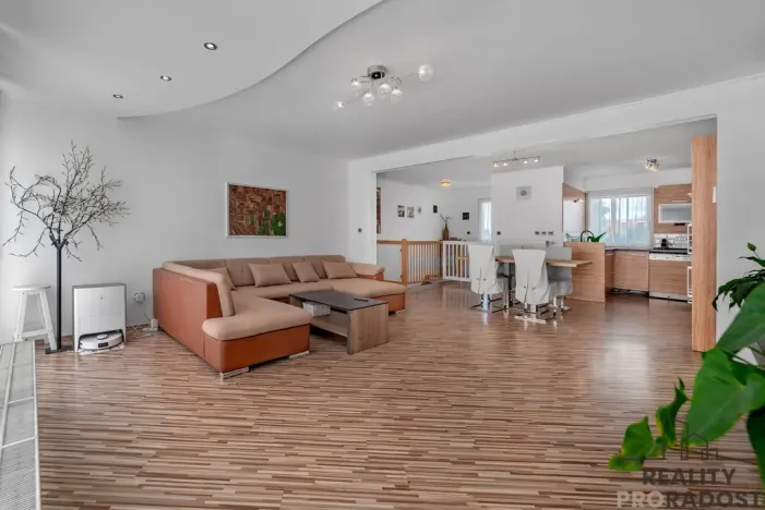 Prodej rodinného domu, Šanov, Komenského, 200 m2
