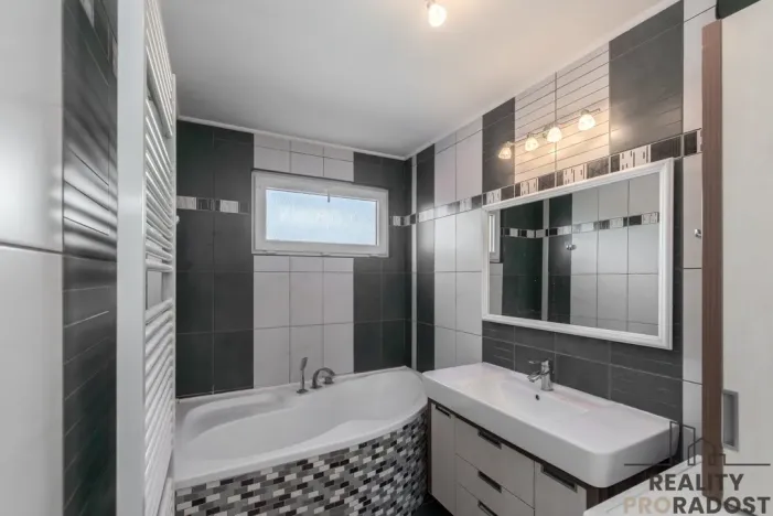 Prodej rodinného domu, Šanov, Komenského, 200 m2