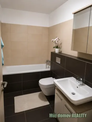 Pronájem bytu 2+kk, Praha - Hloubětín, Modrého, 72 m2