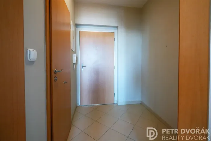 Prodej bytu 1+kk, Praha - Hloubětín, Nademlejnská, 38 m2