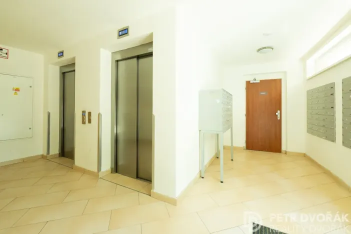Prodej bytu 1+kk, Praha - Hloubětín, Nademlejnská, 38 m2