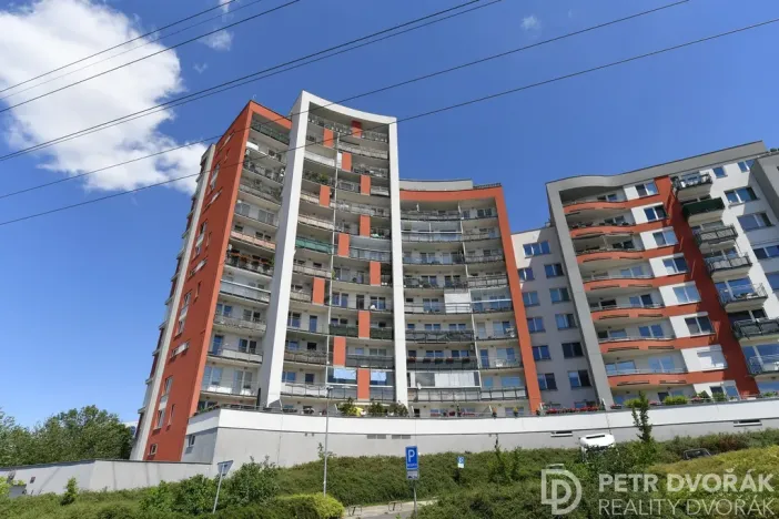 Prodej bytu 1+kk, Praha - Hloubětín, Nademlejnská, 38 m2