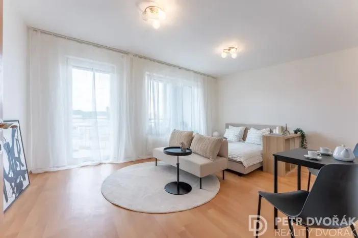 Prodej bytu 1+kk, Praha - Hloubětín, Nademlejnská, 38 m2