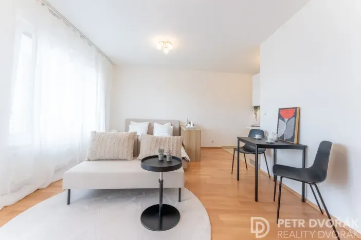 Prodej bytu 1+kk, Praha - Hloubětín, Nademlejnská, 38 m2