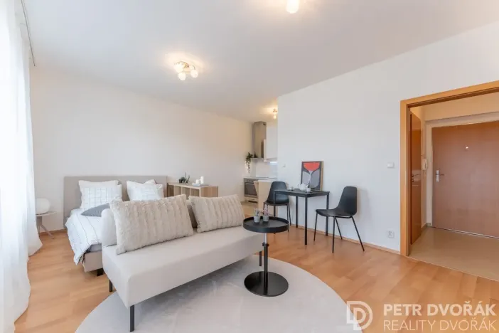Prodej bytu 1+kk, Praha - Hloubětín, Nademlejnská, 38 m2