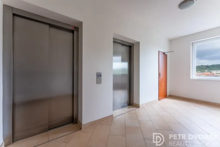 Prodej bytu 1+kk, Praha - Hloubětín, Nademlejnská, 38 m2