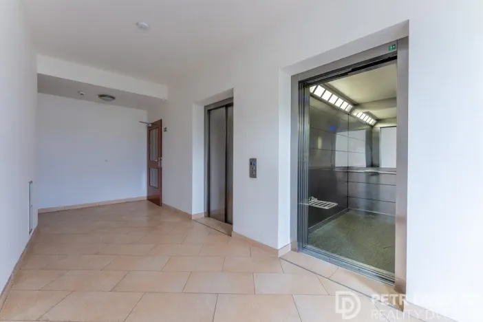 Prodej bytu 1+kk, Praha - Hloubětín, Nademlejnská, 38 m2